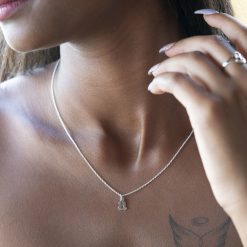 Halskette mit kleinen Initialen