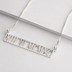 R?mische Ziffer ausgeschnittene Bar Halskette