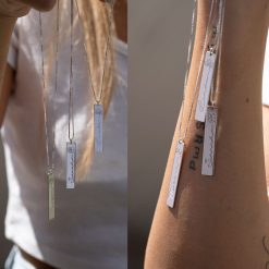 Eingravierte Namen Halskette mit Blumen